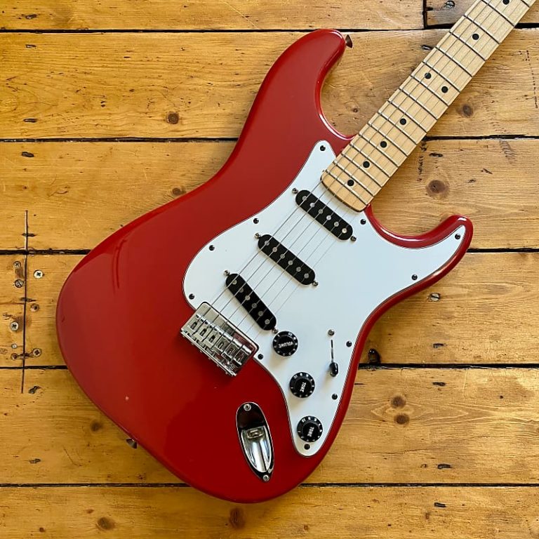 Fender International Series Stratocaster with Maple Fretboard 1981 Moroccan Red