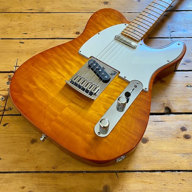 Fender Custom Shop Custom Deluxe Telecaster Quilt Top, Light Flame Neck 2012 Faded Honey Burst