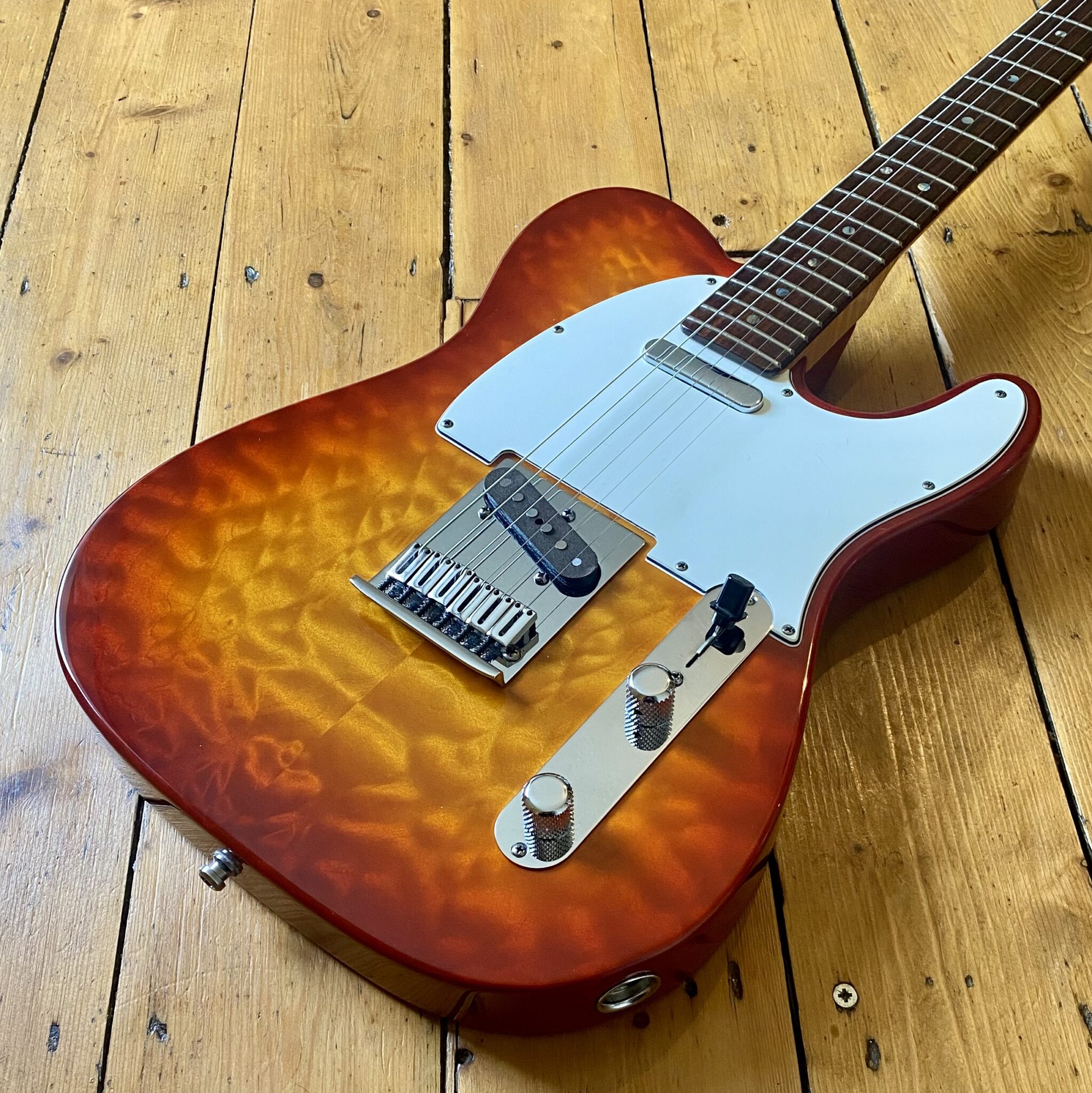 Fender Custom Shop Custom Deluxe Telecaster AAA Quilt Top Light Flame 
